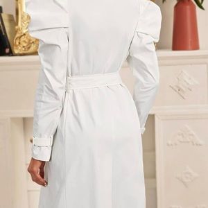 Privé Gigot Sleeve Double Breasted Buckled Belted
Trench Coat